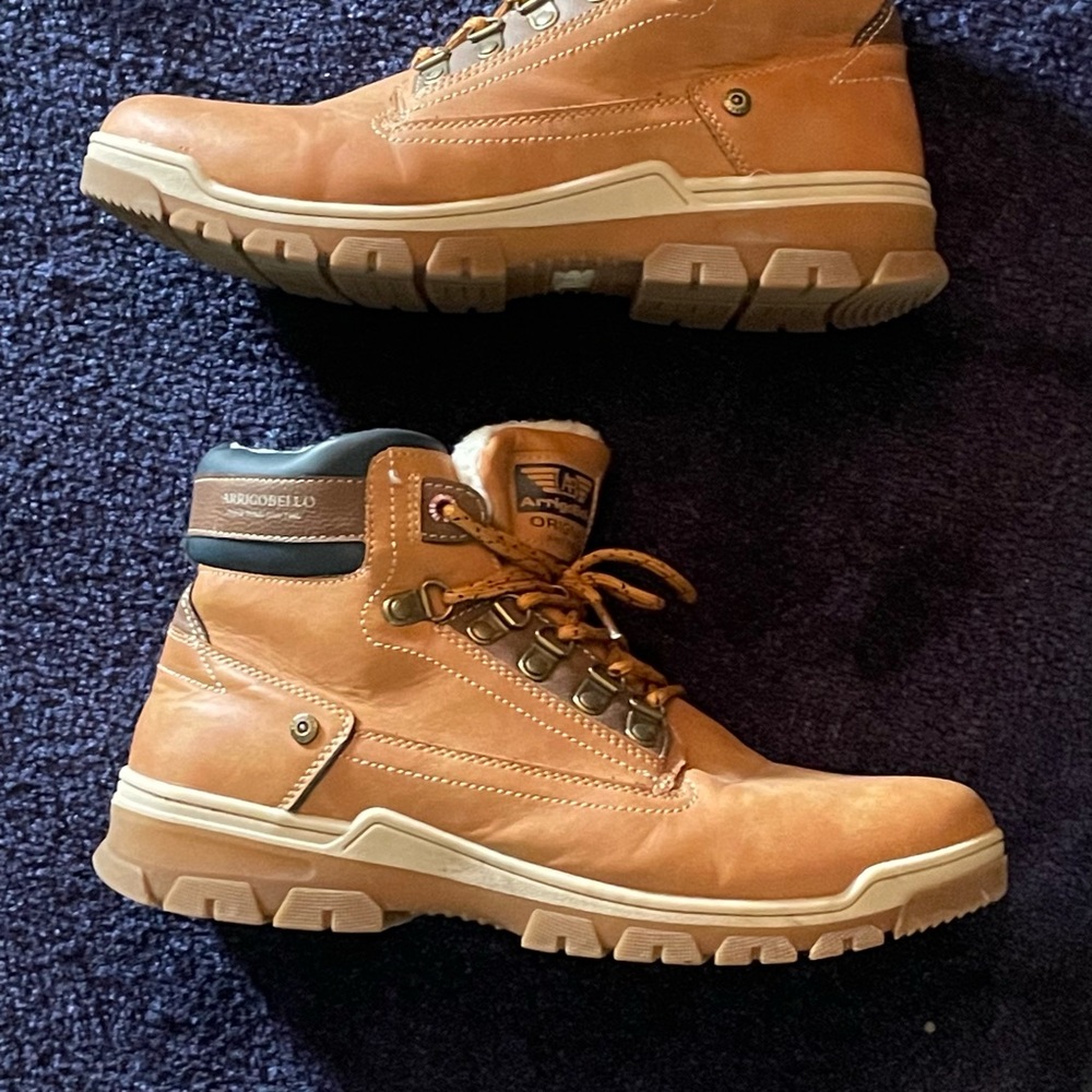 Boots - Picture 2 of 6